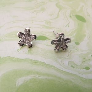 Flower power stud earrings
